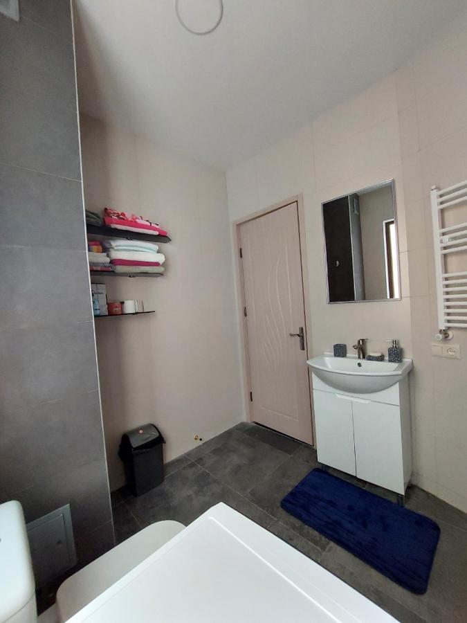 Avto'S Apartment In The Centre Of クタイシ エクステリア 写真